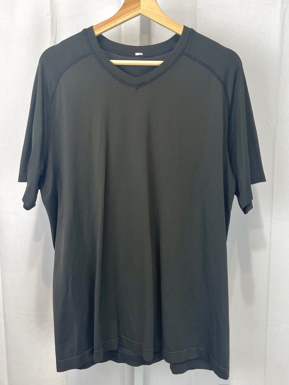 LULULEMON Mens Metal Vent Tech Short Sleeve Tee V Neck Shirt Black Size XL